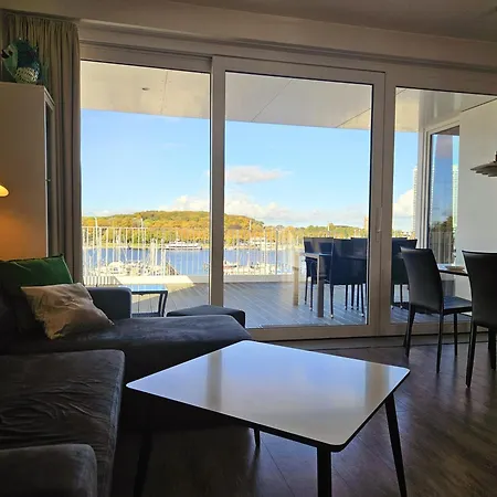 App 18 Penthouse 