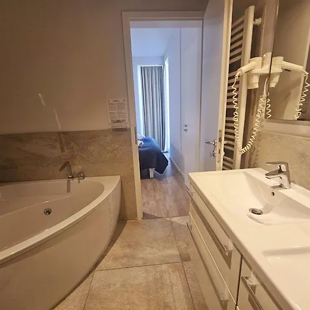 App 18 Penthouse 